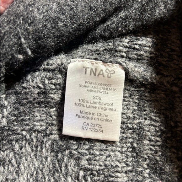 Oversized TNA knit - Picture 2 of 3